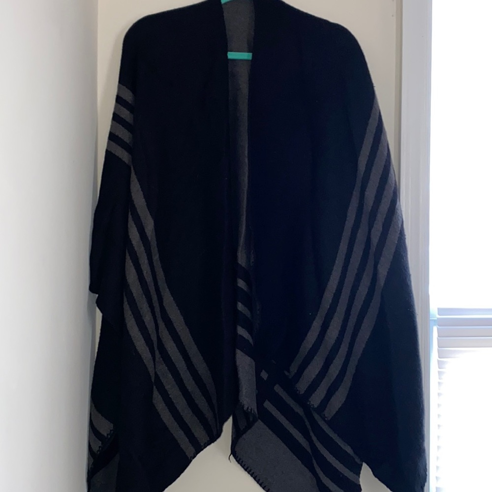 BB Dakota Reversible Shaw/Poncho